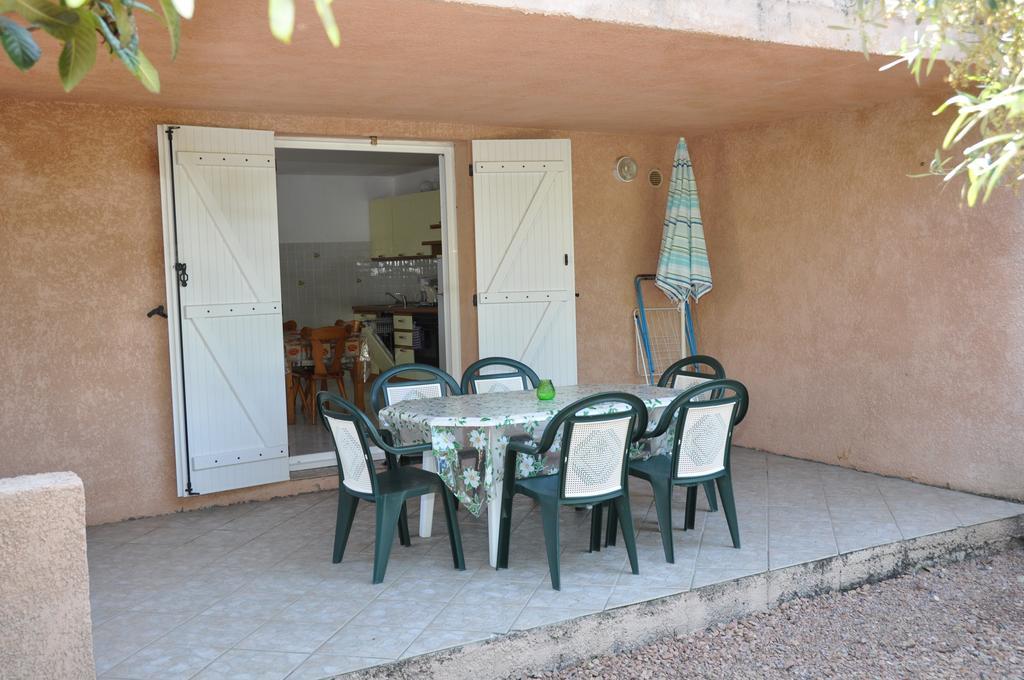 Sole E Mare Aparthotel Santa-Maria-Poggio  Szoba fotó