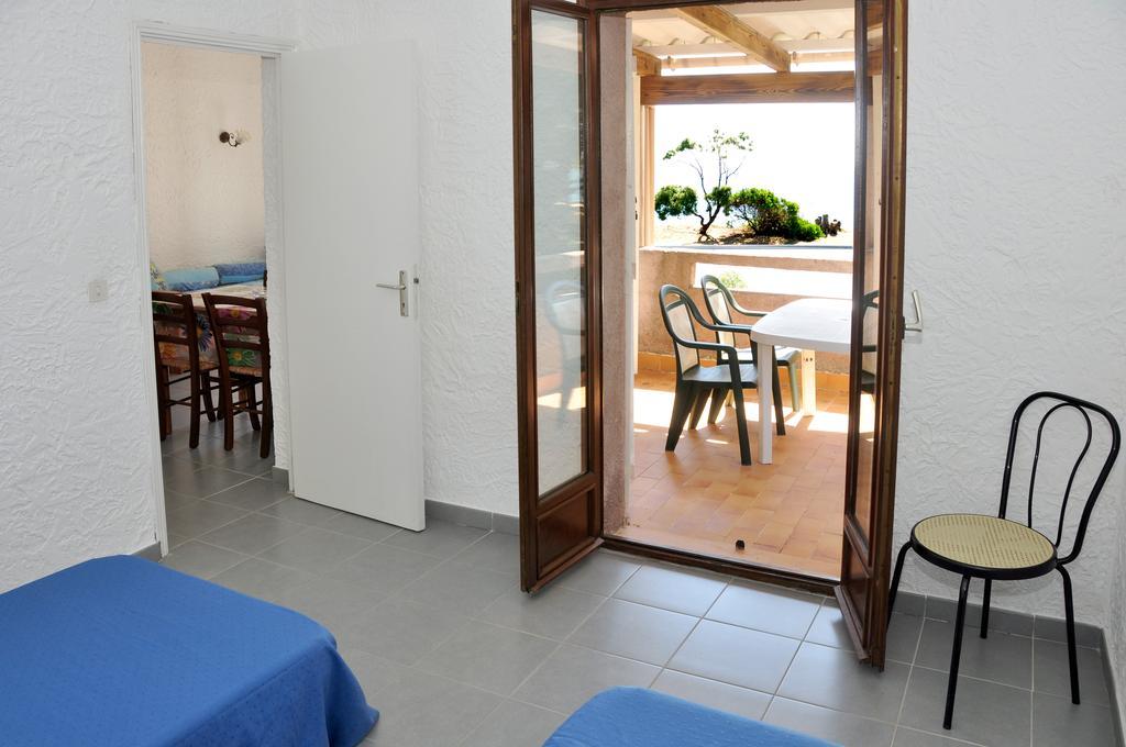 Sole E Mare Aparthotel Santa-Maria-Poggio  Szoba fotó