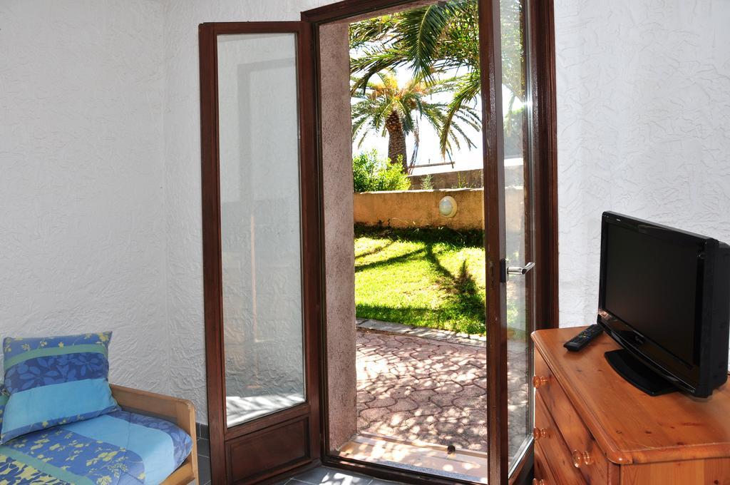 Sole E Mare Aparthotel Santa-Maria-Poggio  Szoba fotó