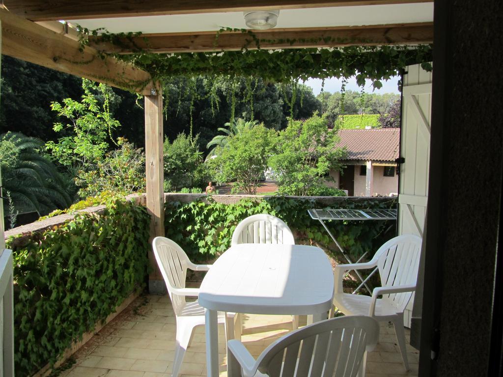 Sole E Mare Aparthotel Santa-Maria-Poggio  Szoba fotó