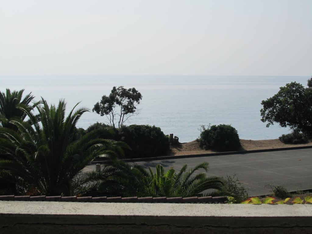 Sole E Mare Aparthotel Santa-Maria-Poggio  Szoba fotó