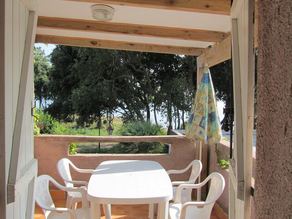 Sole E Mare Aparthotel Santa-Maria-Poggio  Szoba fotó