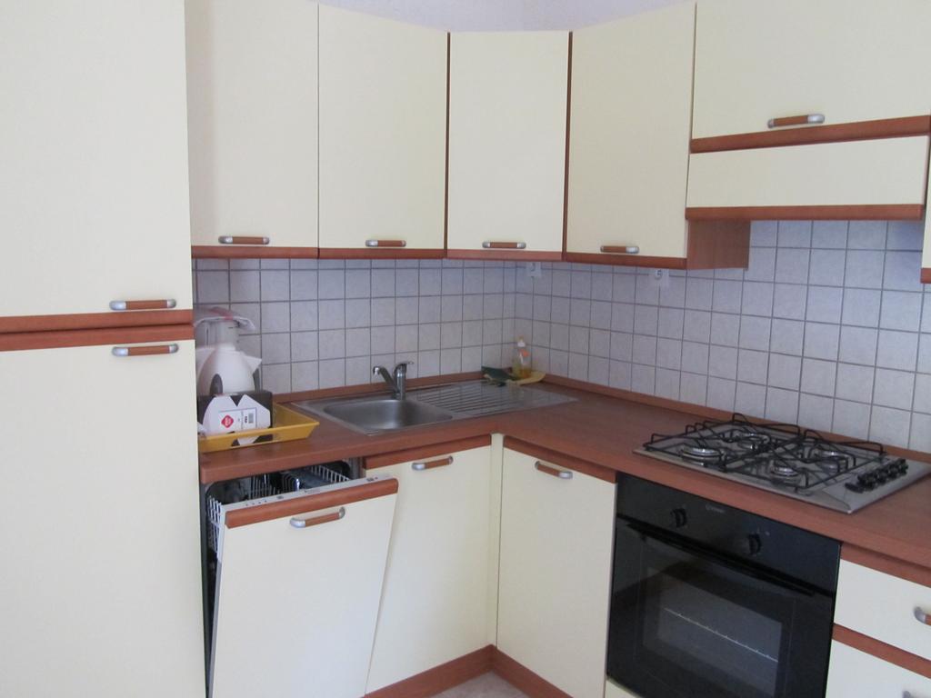 Sole E Mare Aparthotel Santa-Maria-Poggio  Szoba fotó