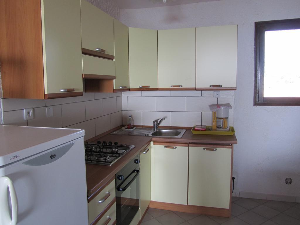 Sole E Mare Aparthotel Santa-Maria-Poggio  Szoba fotó
